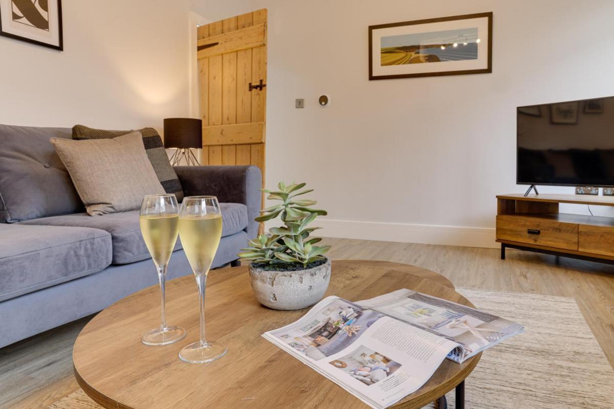 Beam End Snainton - Modern 2-Bedroom Stone Cottage Buitenkant foto